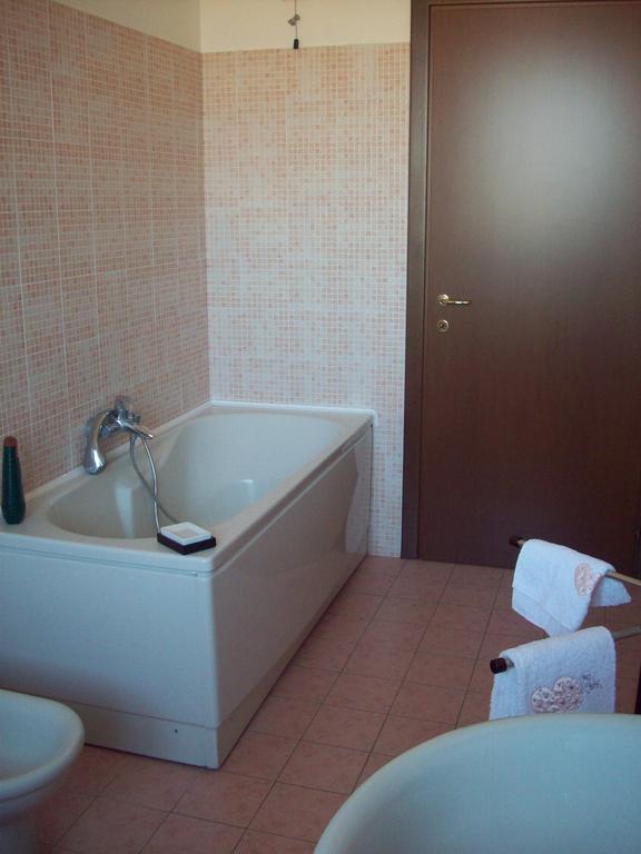 Al Calypso Bed and Breakfast Curtatone Buitenkant foto